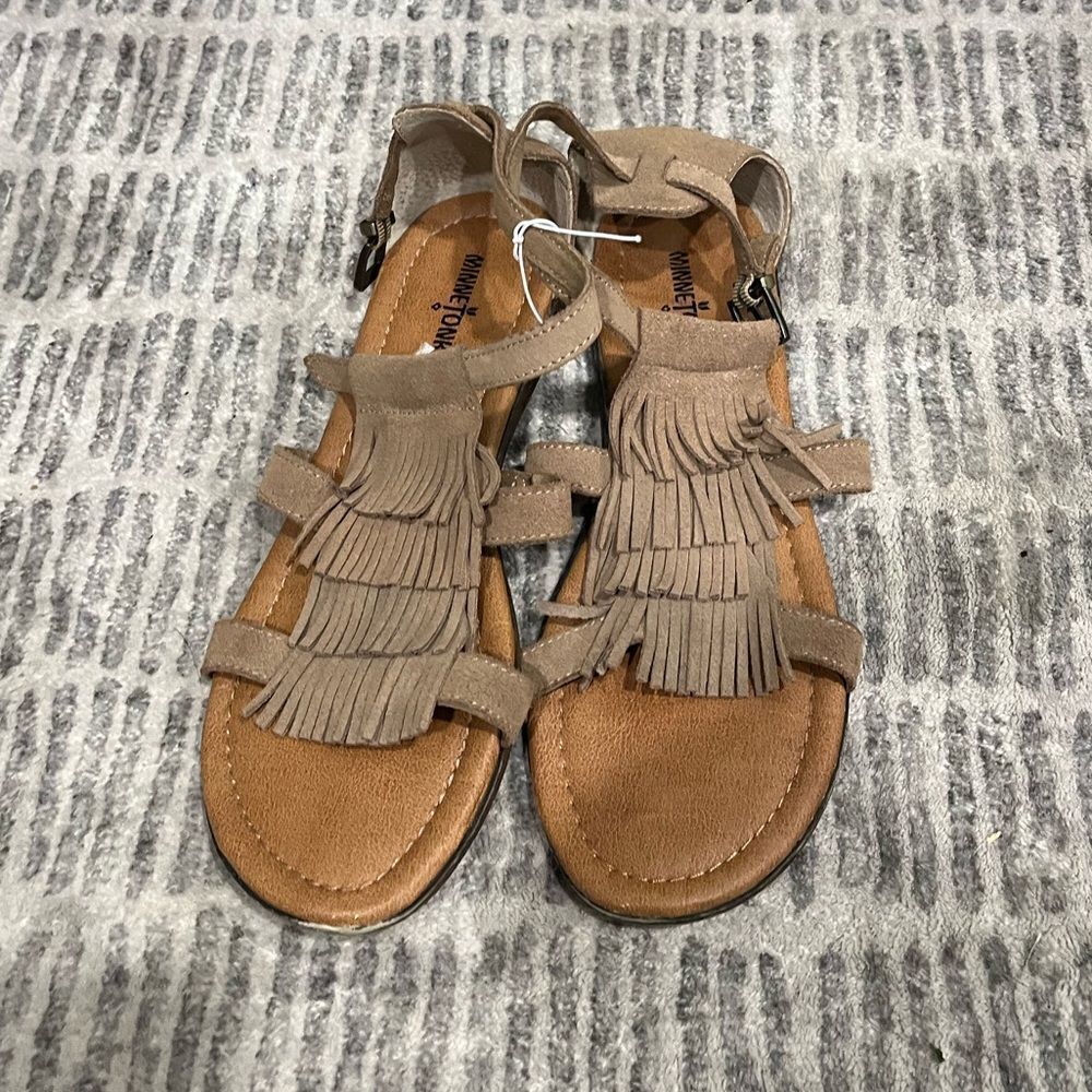 Minnetonka Strappy Fringe Sandals Suede Upper Leather Open Toe Brown Size 9